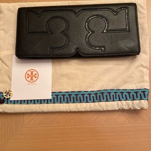 Black Tory Burch clutch